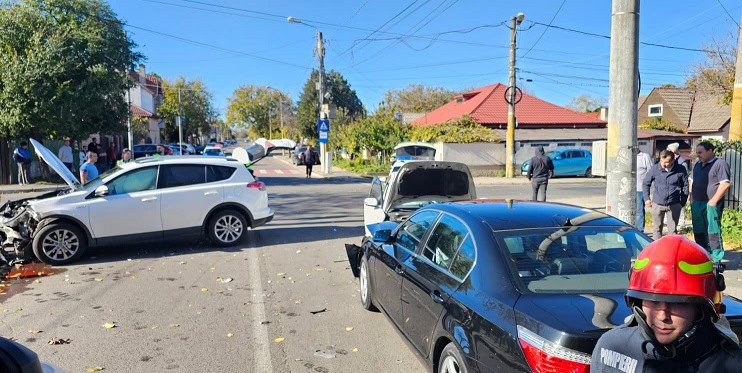 accident rutier in constanta intre trei autoturisme doua victime transportate la spital 690849b4a6dde