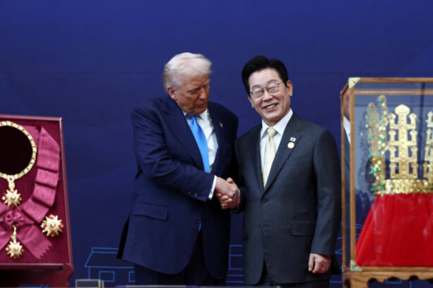 acordul lui donald trump cu coreea de sud amanat pentru moment marul discordiei detaliile legate de submarine 691351cb71f77
