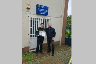 agentul marius alexandru lataretu din politia amzacea recompensat cu placheta de merit a demonstrat calitati demne de aprecierea si respectul colegilor 690c92cf34aff