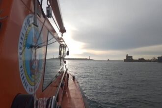 alerta in portul constanta un navigator de pe un vas de pasageri preluat de echipajele arsvom si dus cu ambulanta la spital 6914669ce3deb