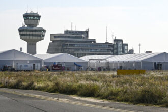 berlinul inchide cel mai mare centru de cazare pentru ucraineni aproximativ 1500 de refugiati sunt afectati 6911bd78483f4