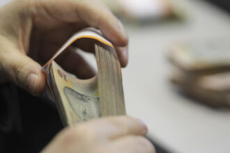 blocul national sindical va sesiza comisia europeana daca guvernul va decide inghetarea salariului minim 69135ecc7f748