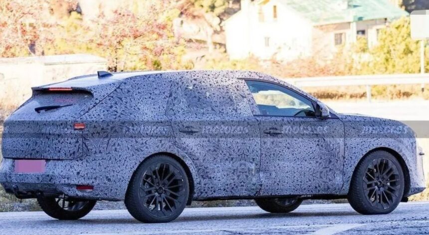 c neo noul model dacia a iesit pentru prima data pe strazi 6922db2bed335