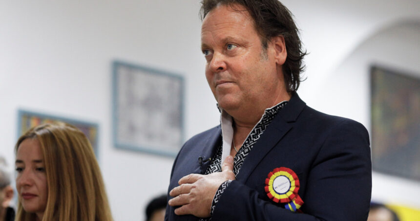 charley ottley a depus juramantul si a devenit oficial cetatean roman este un privilegiu pentru mine 690cc4ea170a1