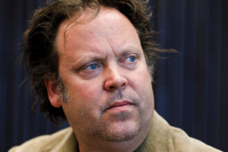 charley ottley a obtinut cetatenia romana cand va depune juramantul producatorul britanic al wild carpathia si flavours of romania 6908e1f532f8c