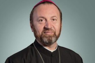 cine este noul arhiepiscop major al bisericii romane unite cu roma greco catolice claudiu lucian pop ii urmeaza cardinalului muresan 690c972caf5bc