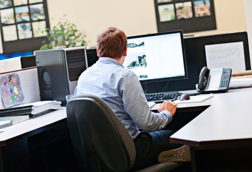 concediat ilegal reangajat doar pe hartie ce pot face angajatii cand victoria din instanta se transforma intr o batjocora 6913e00acee03