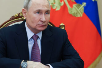 cum a fost dat de gol putin ca isi regizeaza intalnirile oficiale amanuntele care au scapat kremlinului 690c34b64f102