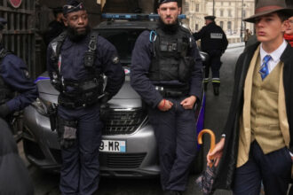 cum a starnit jaful de la luvru o avalansa de stiri false pe internet pasapoarte rusesti farse cu bijuterii si detectivi inventati 69141a400f21c