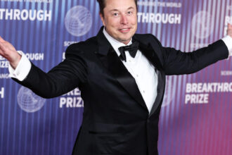cum isi cheltuie banii cel mai bogat om din lume elon musk traieste uneori sub pragul saraciei si doarme pe la prieteni 6910222c44cc9