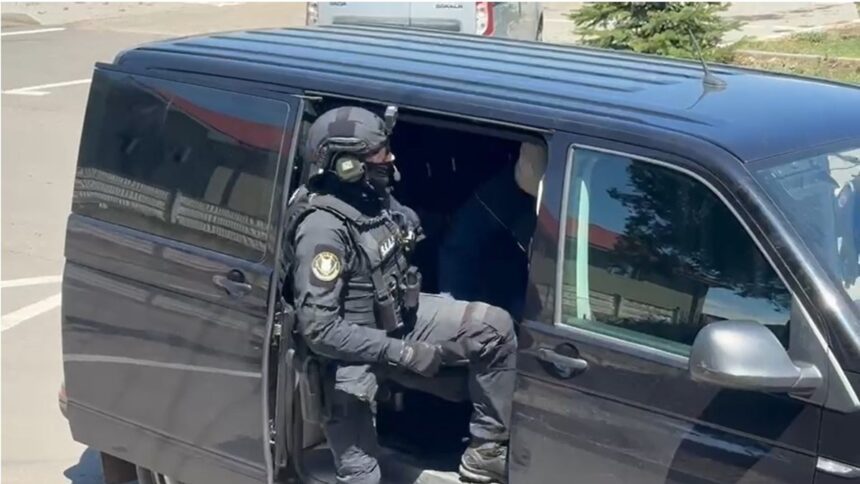 descinderi intre politisti dupa ce o femeie a fost ucisa pe strada chiar in fata copilului de 3 ani ce spune conducerea igpr 69118b59b2733