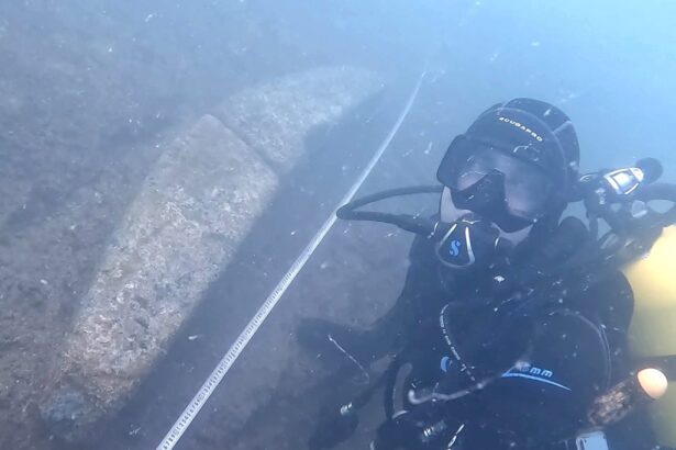 descoperire arheologica remarcabila in marea neagra o ancora arhaica din piatra veche de peste 2 600 de ani identificata in largul constantei 6910782b2ffc1