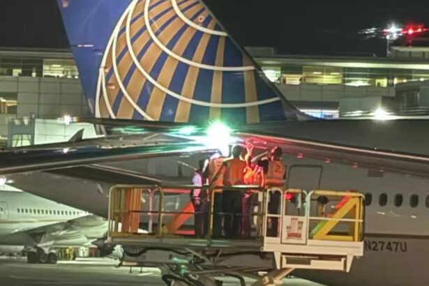 doua avioane s au ciocnit pe pista unui aeroport din new york accidentul influentat de criza politica din sua 69073178208e8