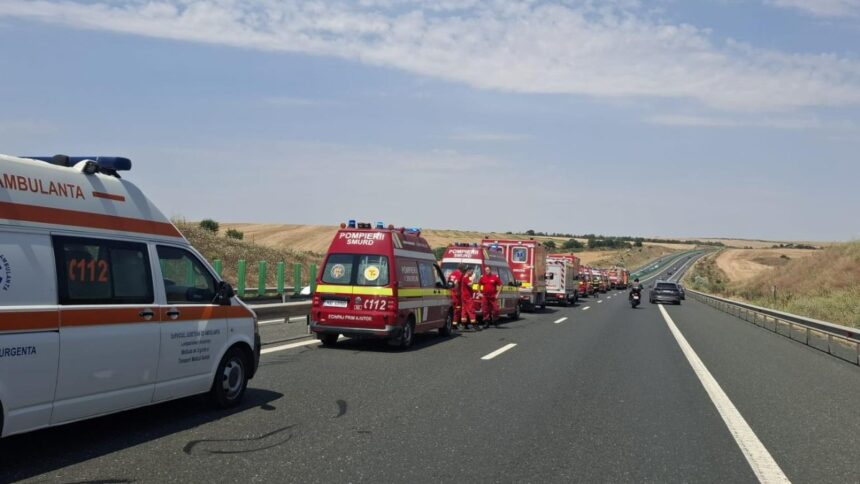 doua persoane ranite dupa ce o masina s a rasturnat la iesirea de pe a2 spre a4 69106dc59f6ae