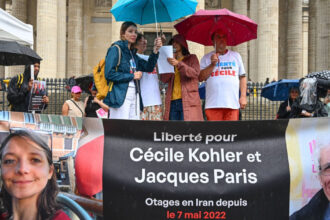 emmanuel macron anunta eliberarea a doi profesori francezi dupa trei ani de detentie in iran 690a64ac5f579