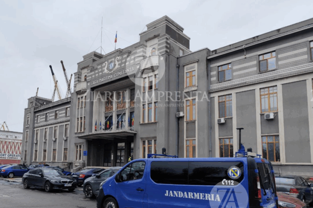 exclusiv foto video mobilizare de forte impresionante in portul constanta mai multe echipaje de la jandarmi au sigilat intrarea in sediul cnapmc vezi ce se intampla 690b1e09d3b41