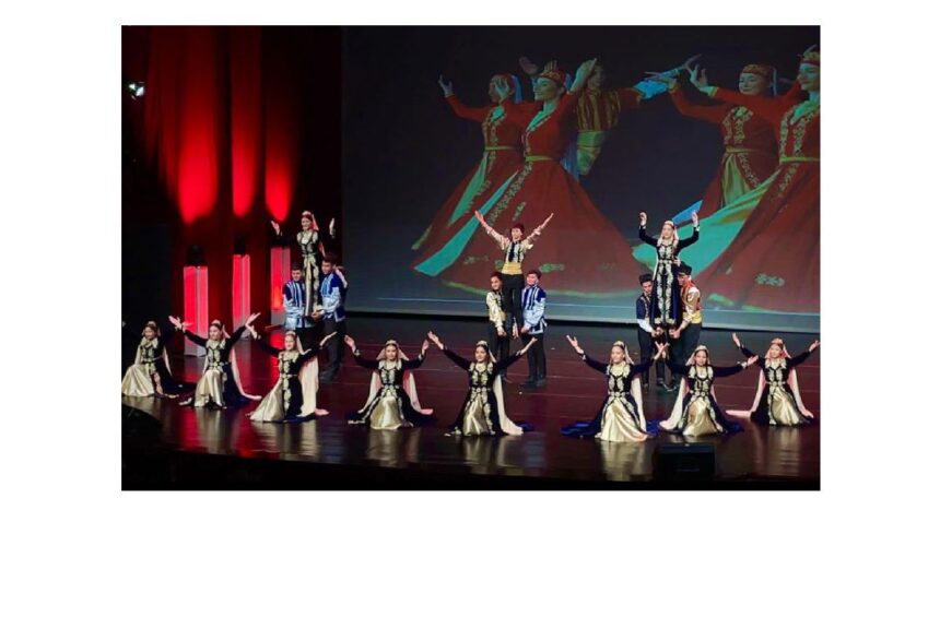 foto ansamblul can renkler al udttmr din topraisar pe scena palatului national al copiilor din bucuresti 6909b77915f8d