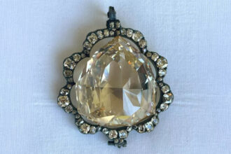 foto povestea diamantului florentin bijuteria care a stat ascunsa un veac intr o banca din canada dinastia celebra careia ii apartine 690f3da093bad