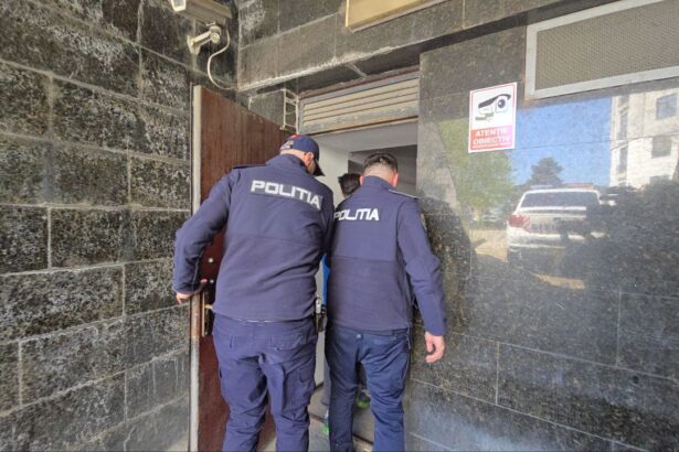 foto trafic de narcotice langa gara cfr constanta trei persoane au fost incatusate 69089733bbd18