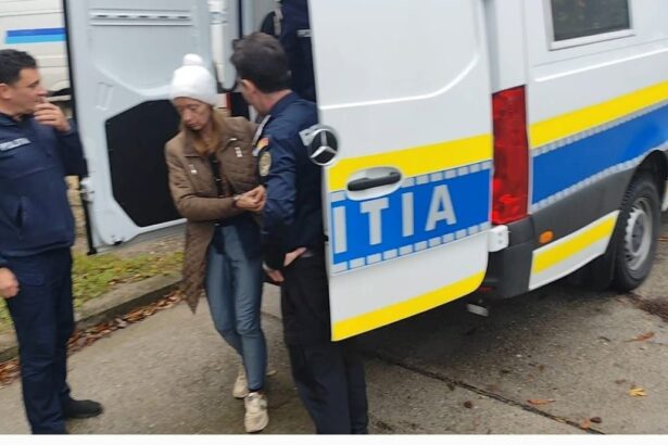 foto video notarul public daniela stamule retinuta de diicot constanta adusa la instanta 690dcb9d5519c