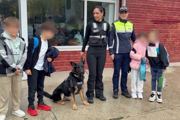 foto video politistii jandarmii si echipajele canine din constanta in mijlocul elevilor din municipiu o altfel de zi la scoala pe placul celor mici 690e2a9fdb05d