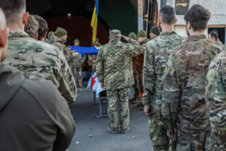 gafa mortala a armatei ucrainene piloti de elita au fost ucisi de o racheta balistica in timp ce erau decorati in aer liber 6909e2880de4b