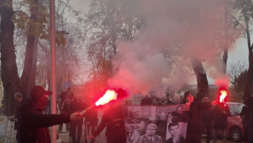 galerie foto sicriul lui emeric ienei a ajuns la cimitir imagini impresionante de la oradea 690f3fc51caf3