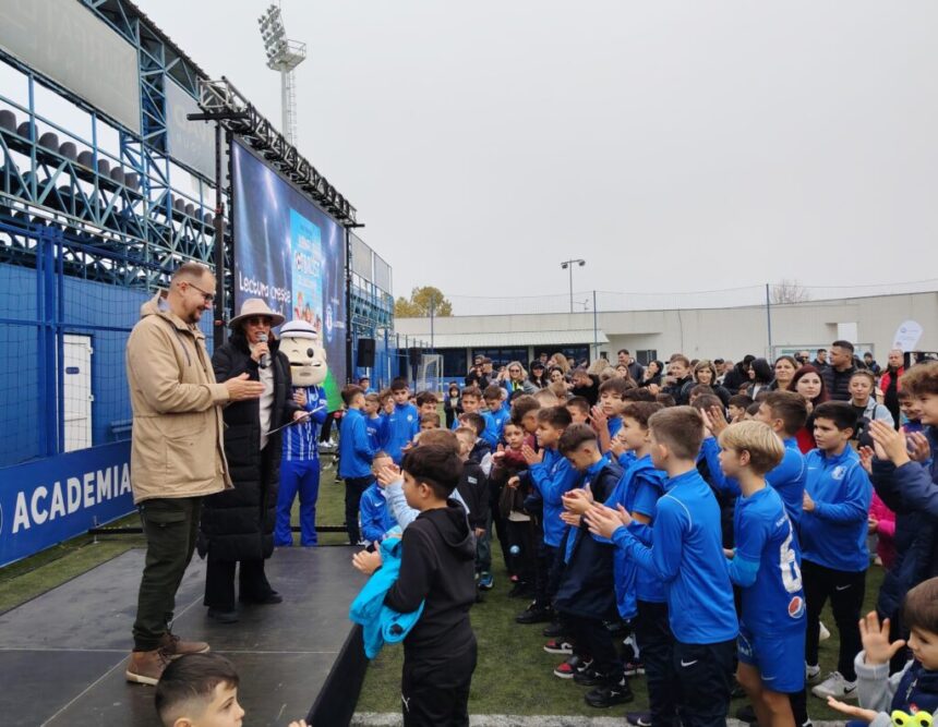 lansare de carte la academia hagi alec blenche si jurnalul unui fotbalist de buzunar 691058c15fb0c