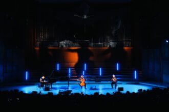 lumini si umbre marius manole si andrei irimia aduc un spectacol interdisciplinar pe scena cazinoului din constanta 691342da435b1