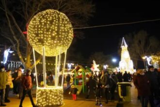luminite miros de bunatati muzica si decoruri se deschide targul de craciun de la constanta 692840ea8bd7e