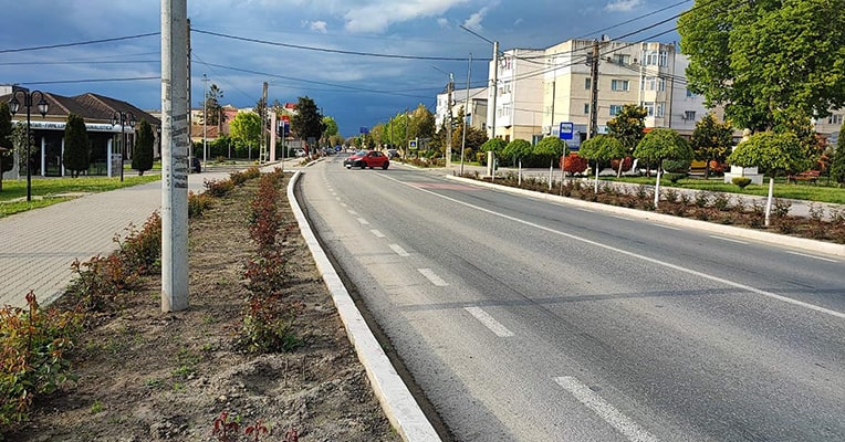 mihail kogalniceanu incepe montarea iluminatului festiv de sarbatori 691b0d92bc09d