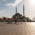 news alert doi romani au fost raniti la istanbul intr un atac armat in piata taksim sambata noapte 69106f8c4f5bf