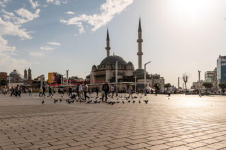 news alert doi romani au fost raniti la istanbul intr un atac armat in piata taksim sambata noapte 69106f8c4f5bf