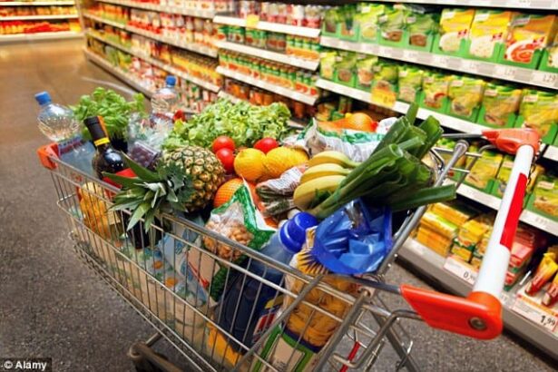 nicusor dan a promulgat legea amenzi pentru comerciantii care nu inlocuiesc produsele neconforme 69244d187b58e