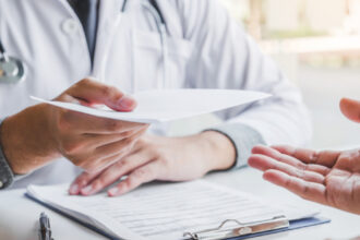 numarul concediilor medicale a scazut cu 200 000 in iulie septembrie rogobete am economisit 310 milioane de lei 690dc47eb9480