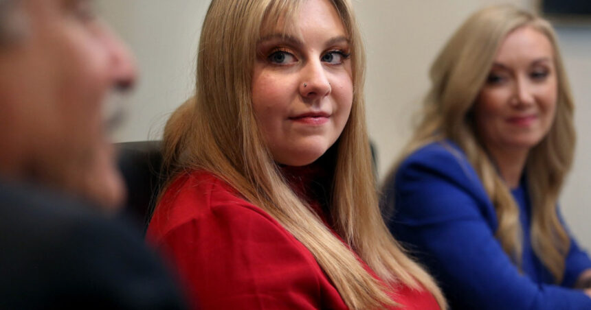 o profesoara impuscata de un copil de 6 ani a primit 10 milioane de dolari despagubiri dupa ce a dat in judecata directoarea scolii 690d12285fbc6