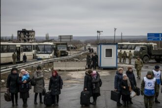 pacea in ucraina europenii au prezentat o versiune modificata a planului sua si vor ca negocierile pe schimburile teritoriale sa inceapa de la linia de contact 692343e1b203b