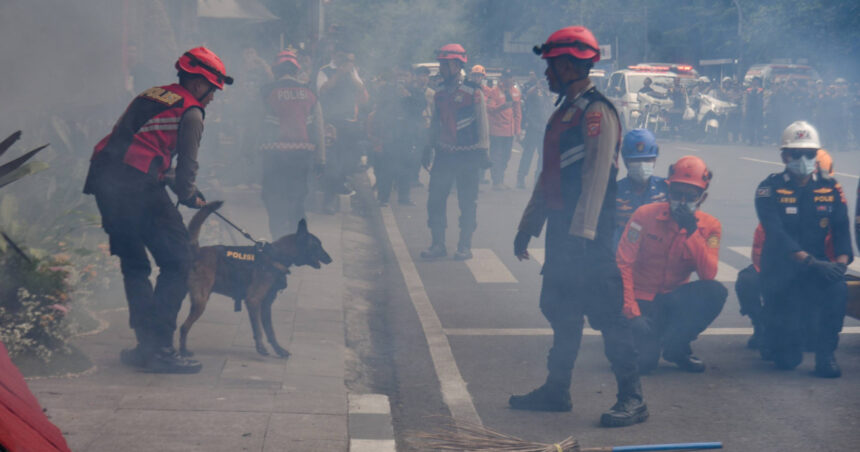 peste 50 de raniti dupa o explozie la o moschee dintr un complex scolar din indonezia 690dcc994bc44