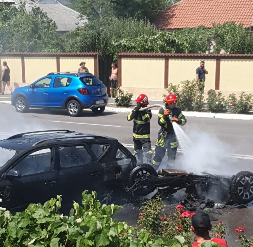 pompierii in alerta arde un autoturism pe o strada din localitatea 23 august 691423c604271