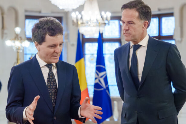 presedintele nicusor dan si secretarul general al nato mark rutte participa nato industry forum 2025 690c3850d3a4e