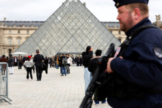 procurorul din paris jaful de la luvru a fost comis de infractori marunti nu de profesionisti niciun indiciu despre bijuterii 69087164b4b65