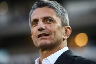 razvan lucescu si a facut planul romanul trimite un killer pe teren la meciul cu panathinaikos 6910d7949d12b