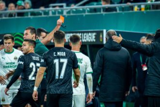 reactia lui nicusor bancu dupa ce mirel radoi a fost eliminat in meciul cu rapid viena stiam ca e mai impulsiv 690d25e5aa150