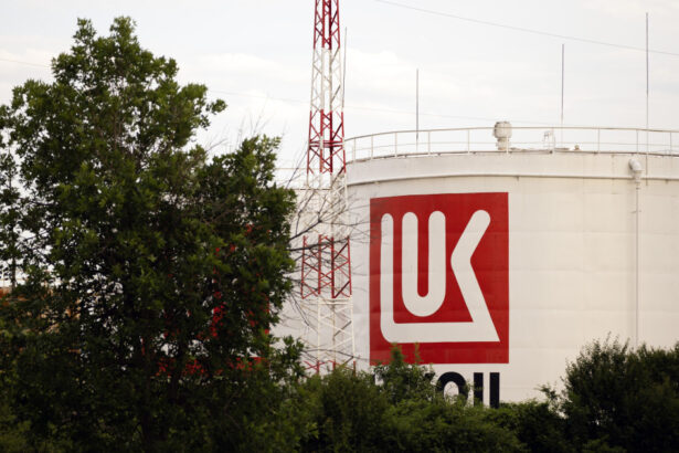 sanctiunile sua pentru lukoil romania vrea o amanare potrivit politico aprovizionarea republicii moldova ar putea fi afectata 690f1a78ad0b2