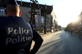 schimb de focuri de arma in anderlecht regiunea capitalei bruxelles un copil de 11 ani a fost ranit usor autorii au fugit pe scutere 690a28d8308a8