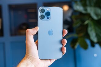 si a vandut telefonul pe olx si a alertat politistii ca a fost talharita pentru a obtine asigurarea 690e8f8093671