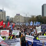 sindicalisti din apele romane protest la ministerul mediului muncim in apa dar nu traim cu aer ce se intampla acum e prostie nu reforma 69149daeecfcc