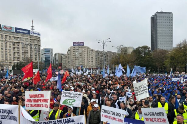 sindicalisti din apele romane protest la ministerul mediului muncim in apa dar nu traim cu aer ce se intampla acum e prostie nu reforma 69149daeecfcc