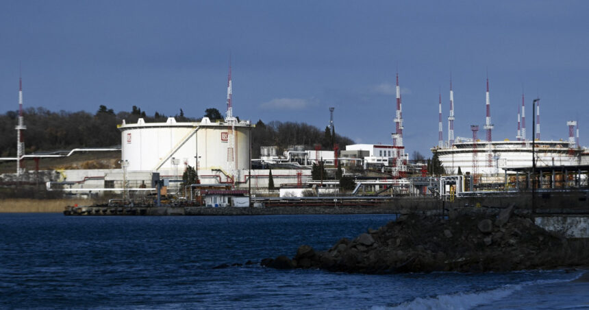 situatie critica in bulgaria autoritatile anunta ca rezervele de benzina mai ajung pentru maximum o luna 69134030742f6