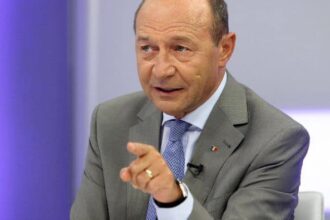 traian basescu spune ca guvernantii sunt lasi si ca romania risca sa ajunga intr un dezastru similar cu al greciei 691e0d2822265